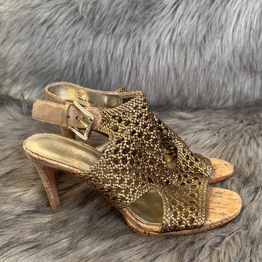 PRICE FIRM Donald J.Pliner Elegant Gold Peep-Toe Heels with Slingback Size 10